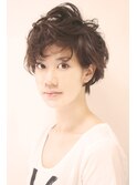 大きなウェーブで動きのあるラッフルボブ