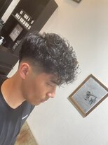 ヘアーワークス ボナ(HAIR WORKS bona.)&nbsp;メンズ ツイストスパイラル×フェードカット/黒髪ショート