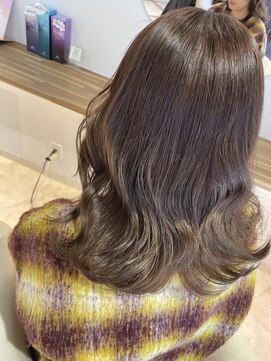 ラビスモア(Lovis moa) ホワイトグレージュ／ミニウルフ/髪質改善／チェリーブラウン