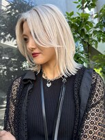 ヌエン 渋谷(NU/EN)&nbsp;秋のトレンド外国人風ホワイトブロンドのレイヤーボブで大人の品