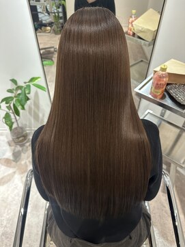 ホワイト(WHITE) 縮毛矯正　オリーブベージュ　ロングヘア