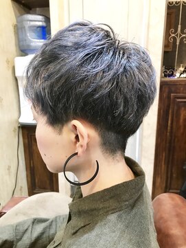 ジョージ(Jo-Ji) ブルーシルバー×かりあげマッシュ