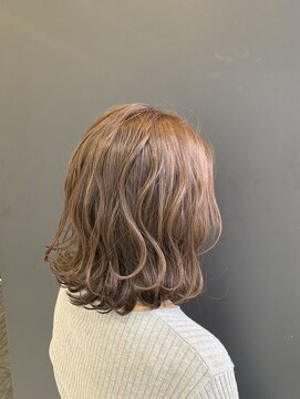 サローネデ アグスティナ バイ サンバンチ(salones de agustina by sanbanchi) 透明感ベージュ外ハネウェーブボブ