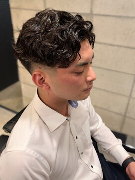 フランクスバーバー アンド ビアークラブ(FRANK'S BARBER and BEER CLUB) ツーブロックショートフェードカットバーバースタイル F