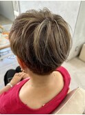 白髪ぼかしハイライトブリーチメッシュショートボブ