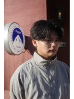 エディ(Edy)&nbsp;センターパートニュアンスパーマ韓国ヘアカルマヘア眉毛カット