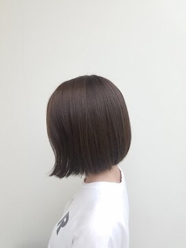 e.m.a プレミアムビューティーサロン 栄駅店(e.m.a PREMIUM BEAUTY SALON) 前下がりボブ