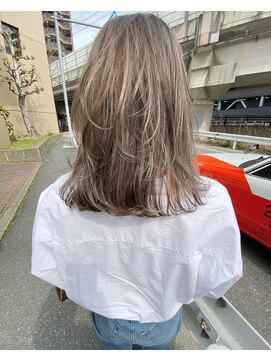 ムジーク(Musiiik) 外国人のようなオリーブベージュ