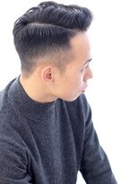 アップバング　ツーブロック　ツイストパーマ　スキンフェード