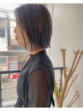 ツイギー 宮西店(TWiGGY) ダークグレーの切りっぱなしボブ