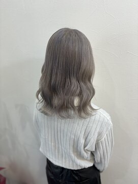 ラビス クローバー(Lovis clover) イメチェンスタイル　ハッシュカット　フルバング