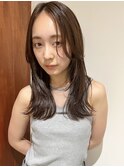 ロングレイヤーカット顔まわりベージュカラー