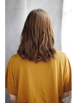 シュシュット(chouchoute) レイヤーカットウェットヘアデザインカラーオリーブベージュ/176