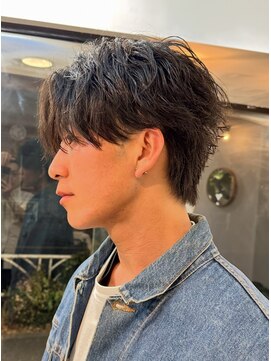 ミモザワークス(Mimosa Works) フェザーパーマ × センターパート セットが簡単な大人気ヘア