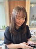 ブリーチ無しグレージュ　顔周りレイヤースタイル