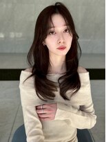 ユーフォリア エヌ 池袋サンシャイン通り店(Euphoria +n)&nbsp;センター分けくびれヘア前髪ロングレイヤー韓国ヘアエモージュ