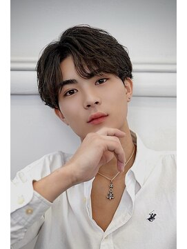 ログ オモテサンドウ(L.O.G OMOTESANDO) 毛流れセンターパート