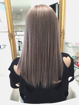 イーエス(E.S) 外国人風 グレージュ