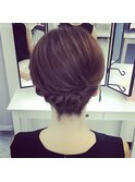 かぶせのサイドねじりアレンジスタイル
