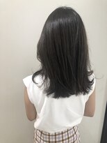 ネイヴィル(navile)&nbsp;ダークグレージュ×動きのあるミディアム