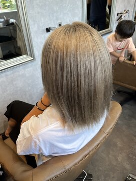 ヘアーアトリエルキナ(hair atelier LUCINA) ホワイトアッシュ ブリーチカラー ハイトーンカラー
