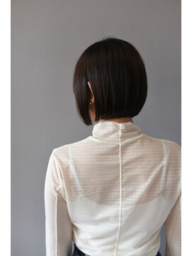 ジーニー(GeeNY) フィット感たっぷりの上品で女性らしいボブヘア