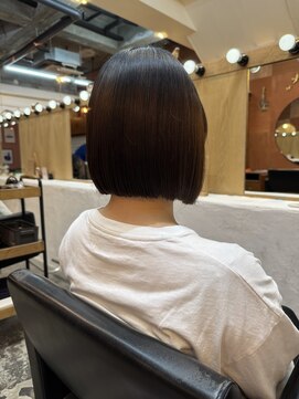 チャプター 問屋町(chapter) 赤味なし透明感ケアカラーラベンダーグレージュ切りっぱなしボブ