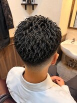 ミリオンバックス 上野(Million Bucks)&nbsp;MEN'S HAIR刈り上げセンターパート波巻きツイストスパイラル