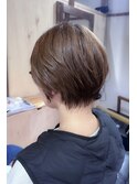 白髪ぼかしハイライトで軽やかに仕上げるうなじすっきりショート