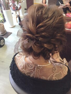 ソラシア solacia ヘアーメイク ふんわりルーズなアップスタイル