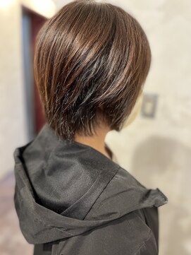 ダッチェス(DUCHESS) 束感と毛流れショートボブ