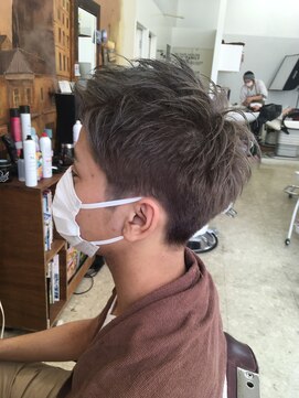 レオ 幸手(Leo) アップバングツーブロックバーバーフェードツイストメッシュ