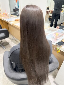 アヴァンス 京橋店(AVANCE) イエベさんにも似合う透け感グレージュ