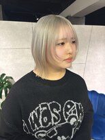 ニーナ ビューティーサロン(NINA Beauty Salon) 顔周りウルフ ホワイトカラー