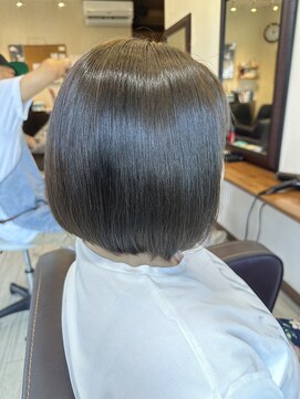 ヘアアンドスパ ベル(Belle) 丸みボブ・切りっぱなしボブ・アッシュ