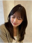くびれと透け感で魅せる柔らかロング