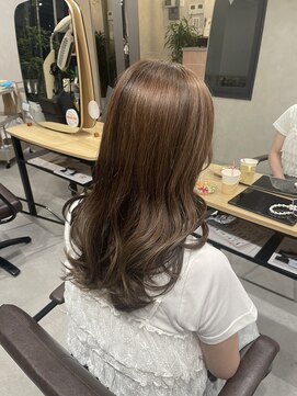 フィエルウメダ(Fier umeda) 艶々ヘーゼルベージュカラー//