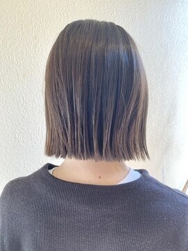 シロ(siro) 切りっぱなしボブ×肌映えカラー☆松井美咲季