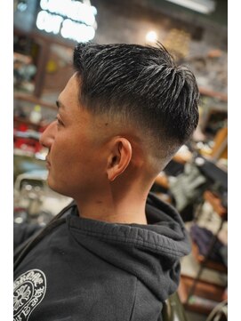 フォーコーナーズカットショップスリーセント 栄(FourCornersCutShop 3/cent) フェードショート