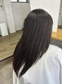 シルエットヘアメイク(silhouette hair make) さらに根元の癖を整えながら頭皮の汚れを除去し、美髪へ導きます