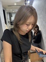 ルル(Lulu) ハッシュカットスタイルホワイトベージュカラー