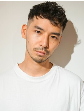 リーブラウン(Re:BROWN) マニッシュイケメンカジュアルショートフェードカットスタイル