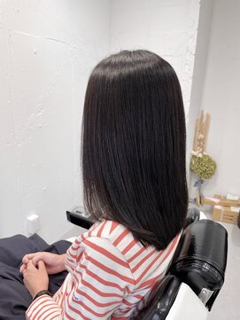 路地裏のアパート ハンドブローでまとまる縮毛矯正