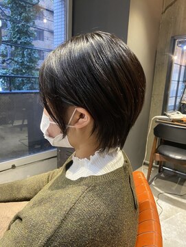 エミュー(emue) 20代30代大人可愛い★小顔ショートカット前下がり耳かけショート