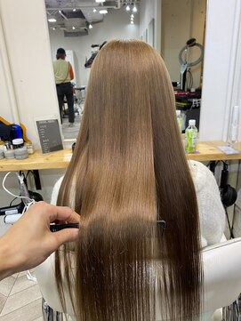 エル(EL by green) 《tomi》ブリーチ×髪質改善