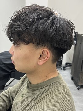 フイ 恵比寿(Hui) スペインカール/フェザーパーマ/刈り上げ/スパイラルパーマ