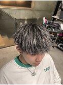 メンズパーマホワイトメッシュ縦落ちツイストマッシュ