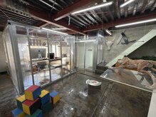 ２F受付け/開放感があって秘密基地のような空間　　［志木］