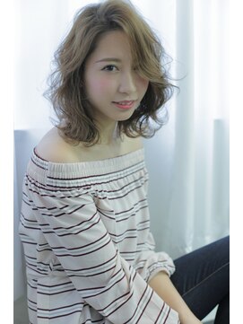 ハイル(KHAIR) 【KHAIR】大人かわいい外ハネミディ×ビアベージュ