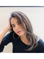 トルネード(TORNADO)&nbsp;外国人風ミディアム ハイライトバレイヤージュ グレージュ西海岸